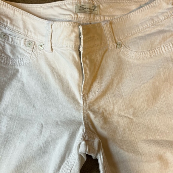 Seven7 Bright White Denim Capris with cute pocket stitching - Picture 2 of 9